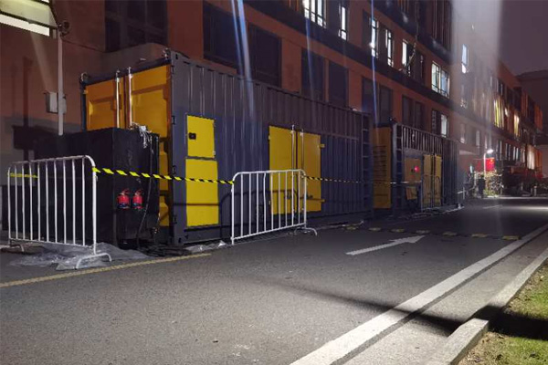 赤坎柴油发电机组的输出电压是如何调节的？