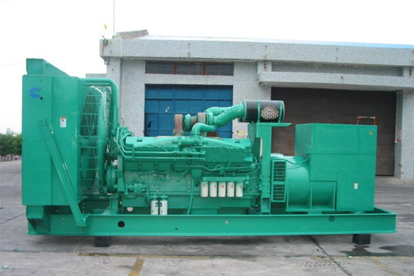 赤坎工厂发电机应急发电时如何更准确地检查发电机状态？