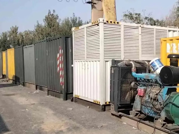 赤坎200KW柴油发电机机组每小时油耗是多少？