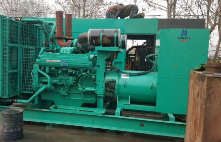 赤坎发电机组如何判断水冷式机油散热器内部是否需要清洗？